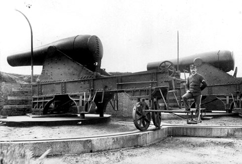 Soldier with artillery canon atop Alcatraz island